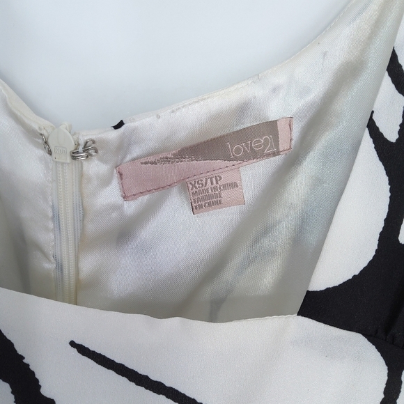 Love21 sleeveless patterned dress size XS - Picture 4 of 5